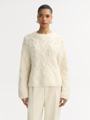 "Chunky Cable Knit" baltos spalvos pynių rašto megztinis