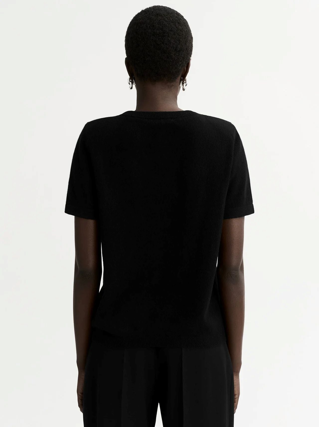 "Padded Shoulder" juodos spalvos marškinėliai
