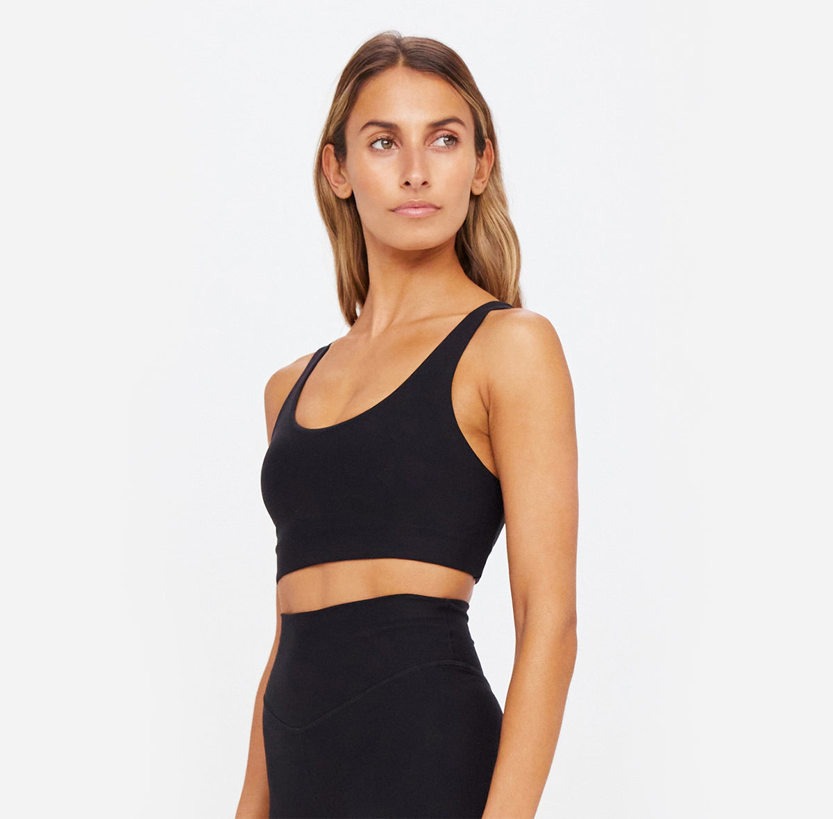 "Peached Jade" juoda sportinė liemenėlė